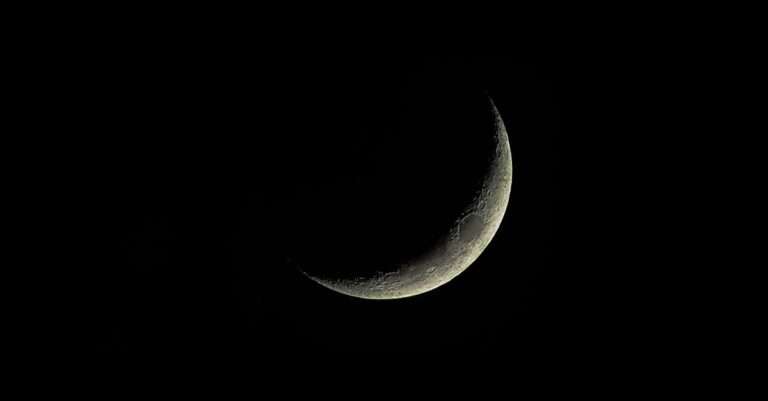 découvrez les cycles lunaires et leur impact fascinant sur la nature, les marées et nos vies quotidiennes. plongez dans l'univers mystérieux de la lune et apprenez comment ses phases influencent l'agriculture, la santé et même vos émotions.